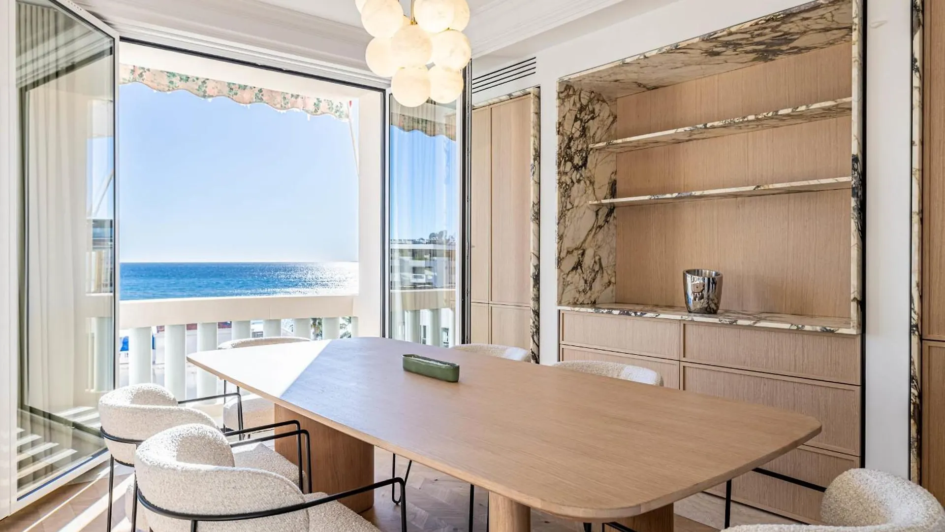 Apartament 1974 - Luxurious 3 Bedrooms - Sea View & Parking Cannes