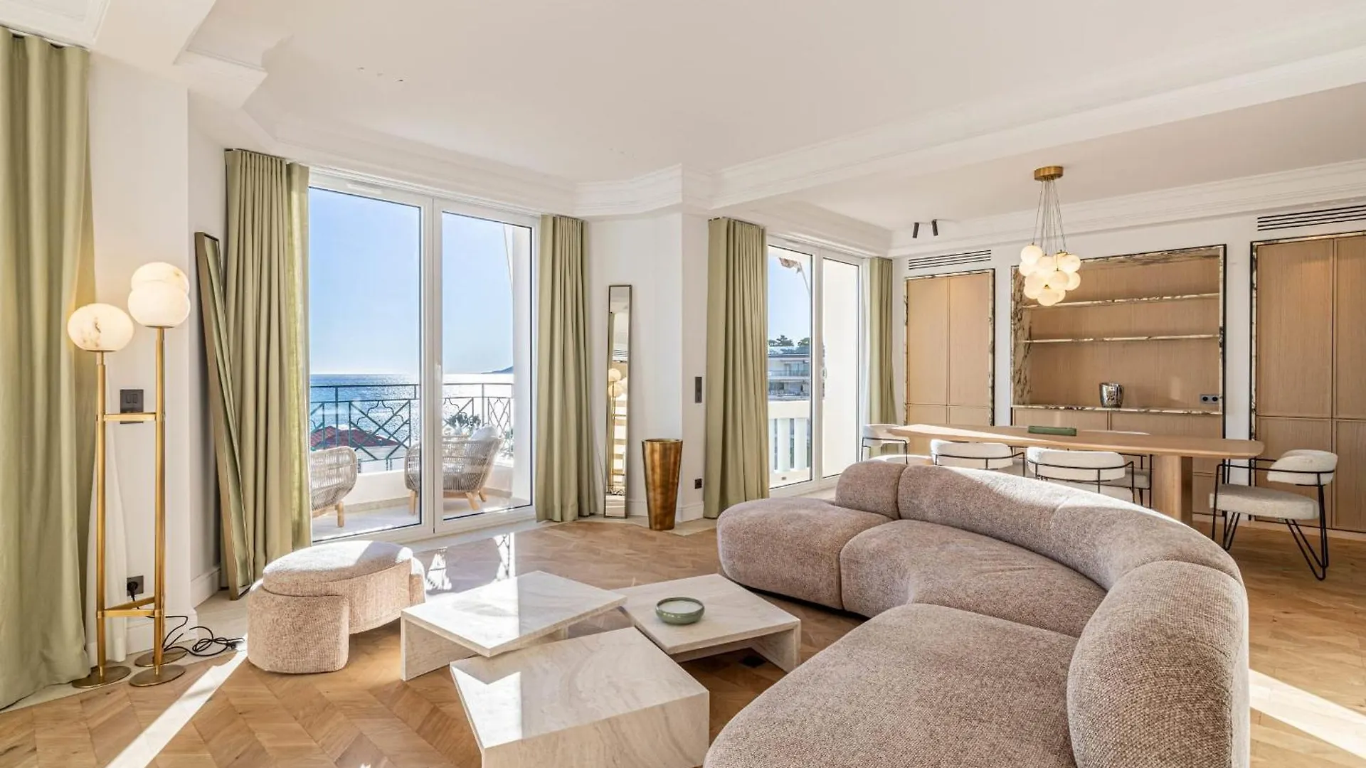 1974 - Luxurious 3 Bedrooms - Sea View & Parking Cannes Francja