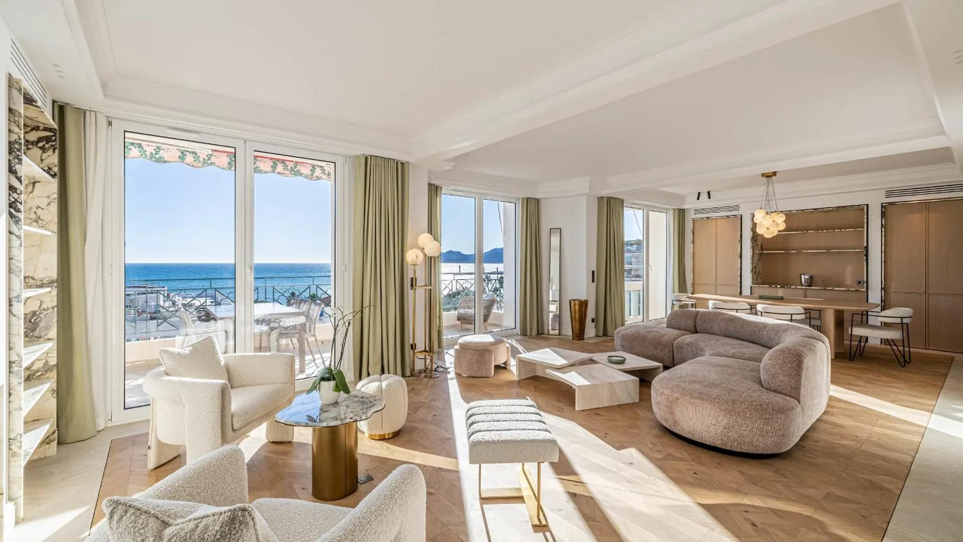 1974 - Luxurious 3 Bedrooms - Sea View & Parking Cannes